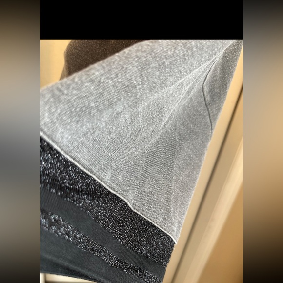 NWT Theilma womens Grey/black shirt. Size F. - Picture 4 of 8